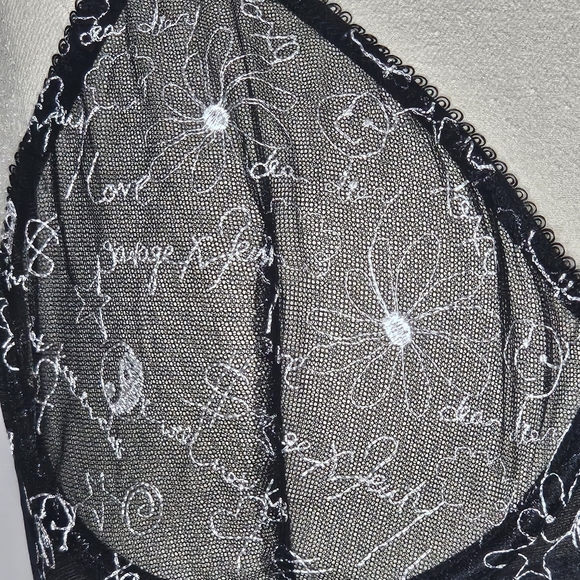 Unlined black mesh Savage Fenty bra with white embroidery pattern - Picture 3 of 7